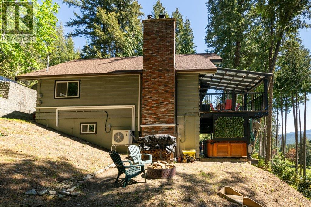  7730 Columbia Drive, Anglemont