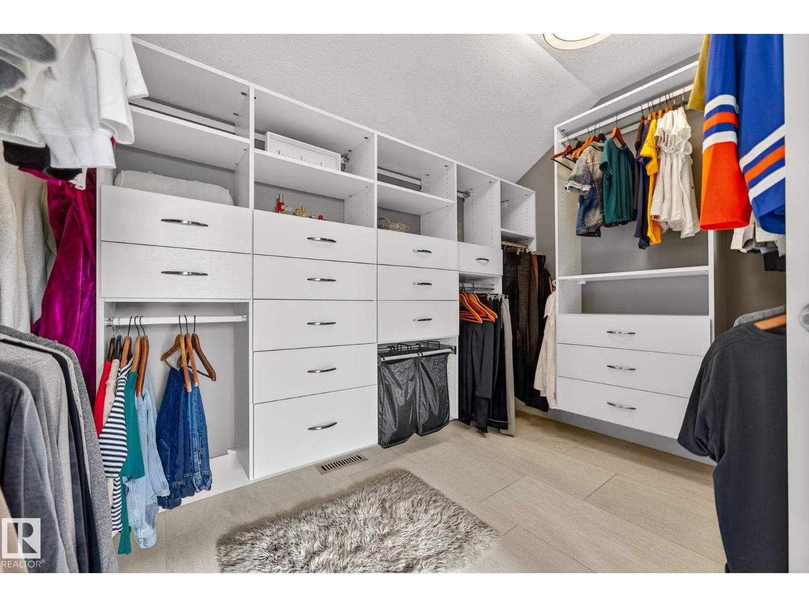 4001 TRIOMPHE BV, Beaumont