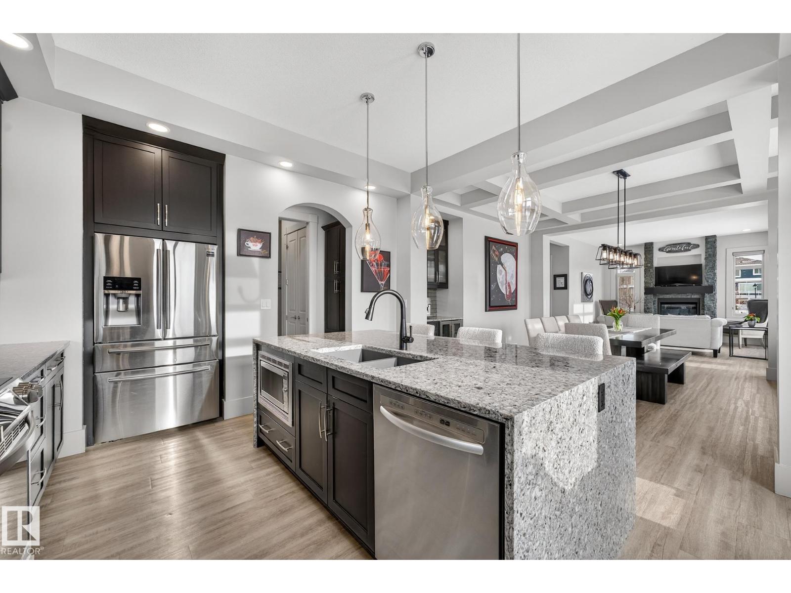 4001 TRIOMPHE BV, Beaumont