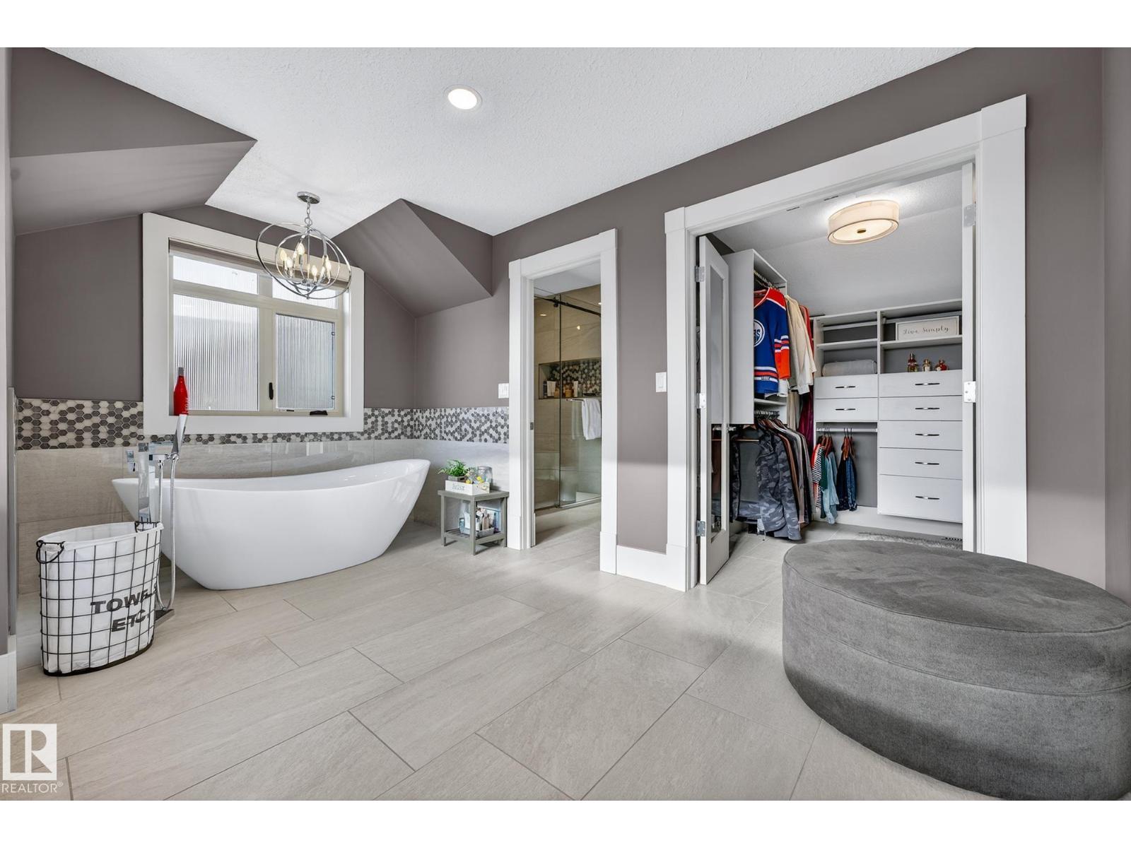 4001 TRIOMPHE BV, Beaumont