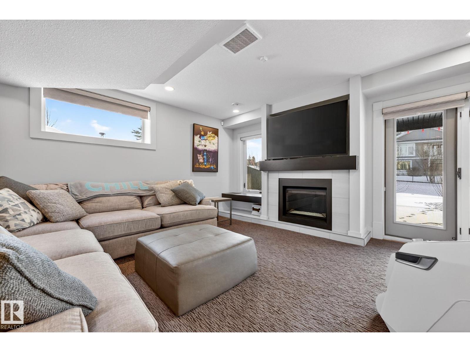 4001 TRIOMPHE BV, Beaumont