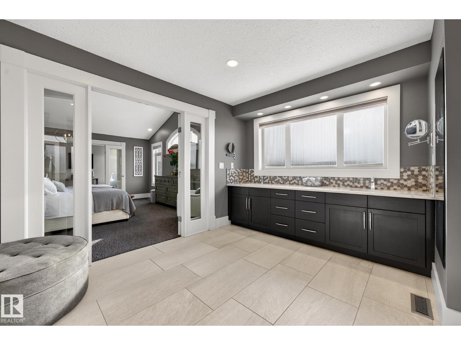 4001 TRIOMPHE BV, Beaumont