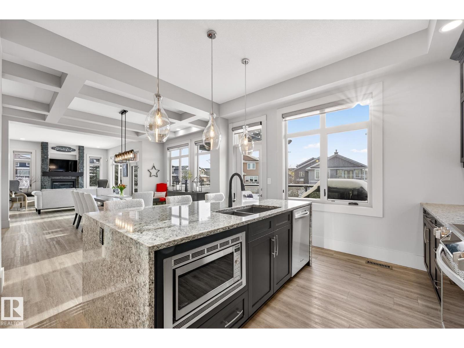 4001 TRIOMPHE BV, Beaumont