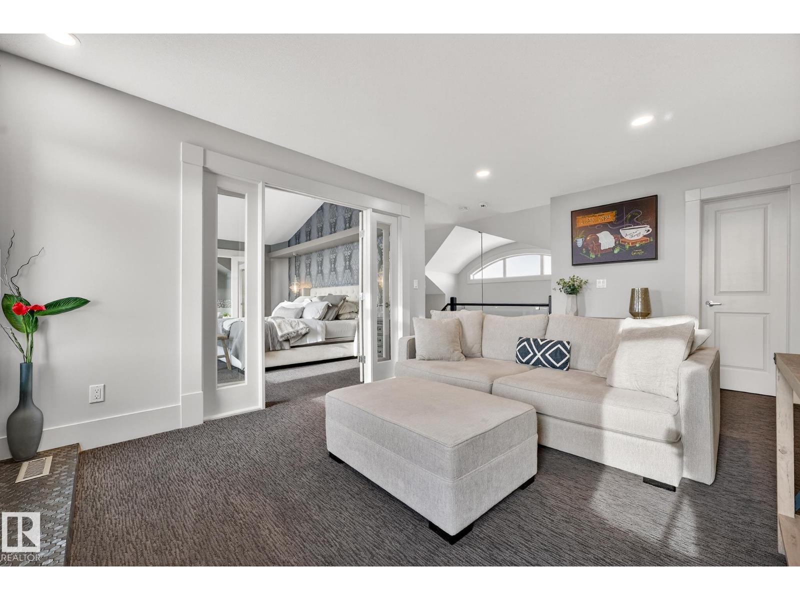 4001 TRIOMPHE BV, Beaumont