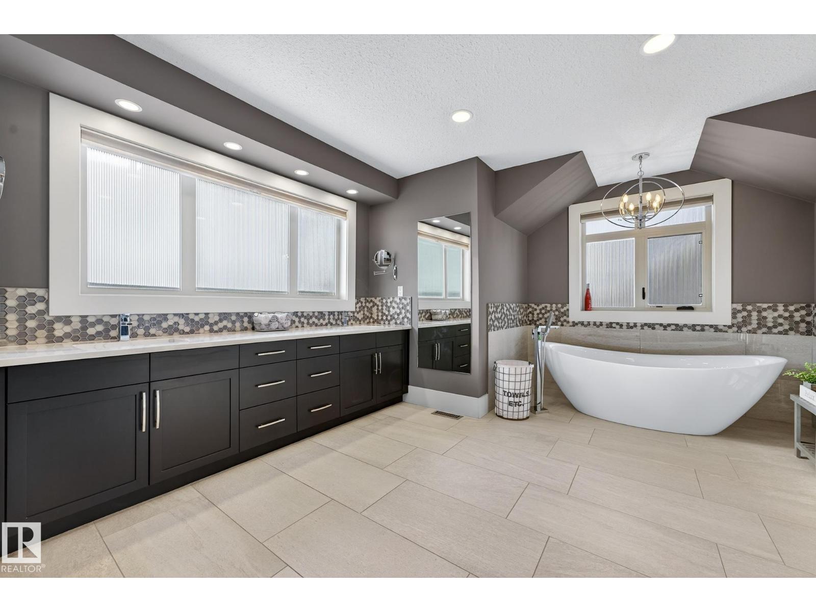 4001 TRIOMPHE BV, Beaumont