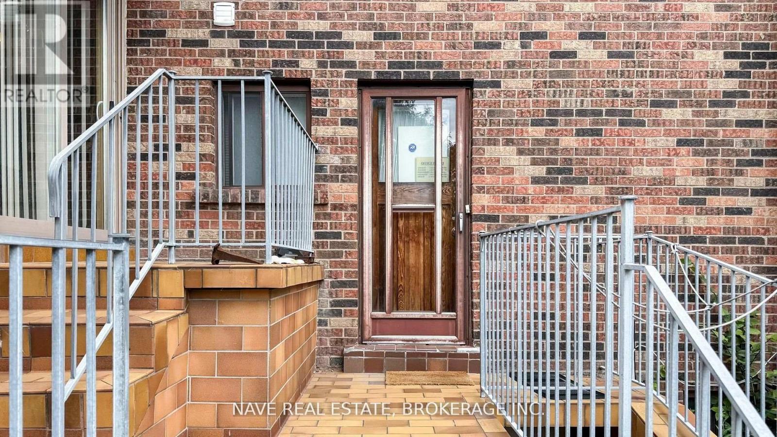 9747 BATHURST STREET - 16