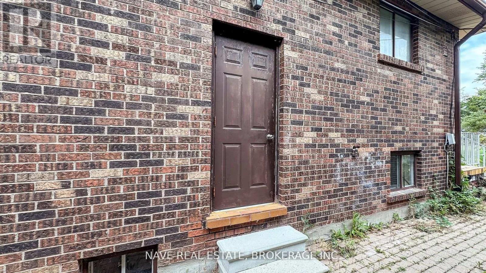 9747 BATHURST STREET - 17