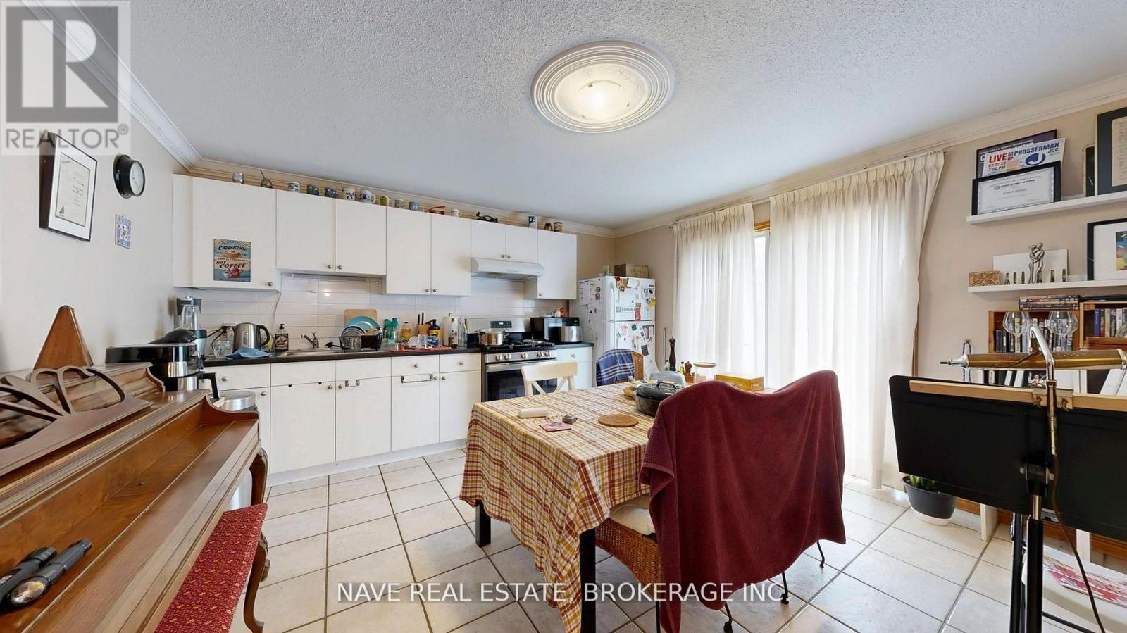 9747 BATHURST STREET - 21