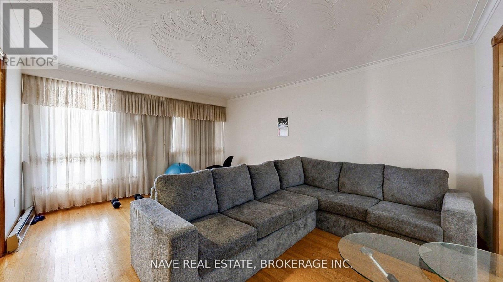 9747 BATHURST STREET - 5