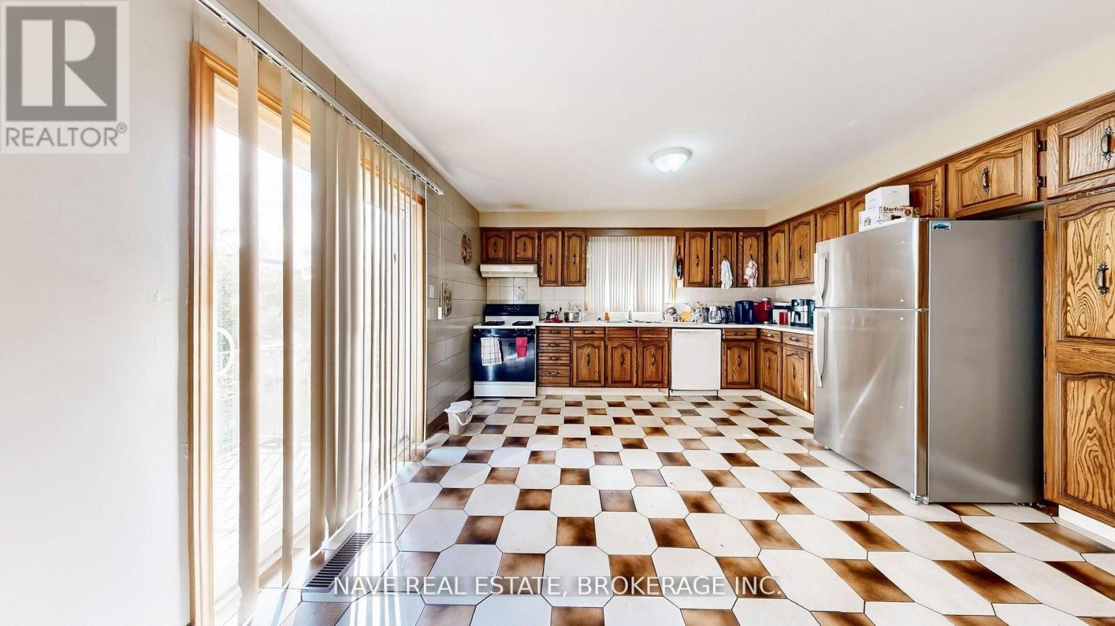 9747 BATHURST STREET - 9