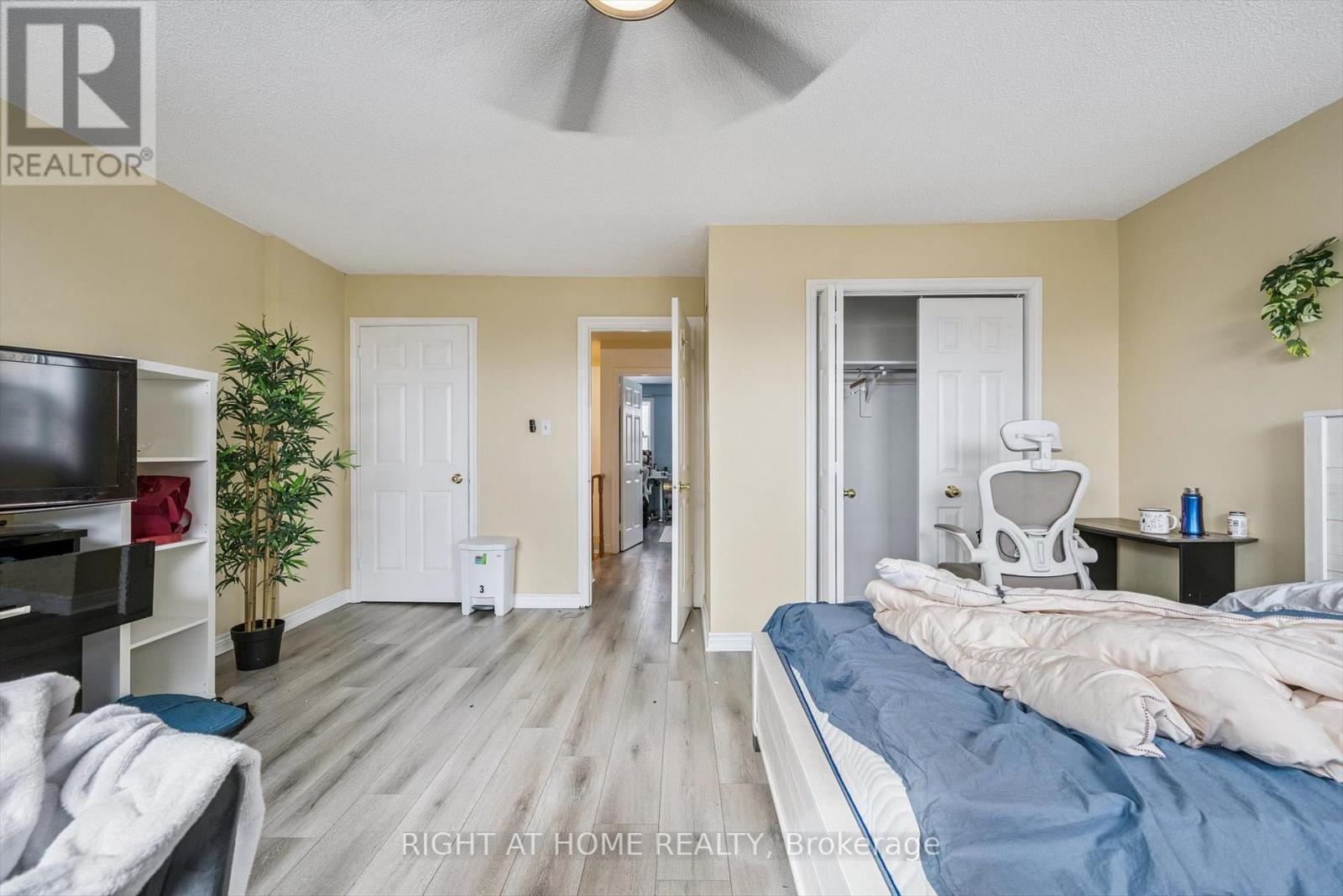 1070 QUEENS AVENUE, Oakville (CP College Park), Ontario
