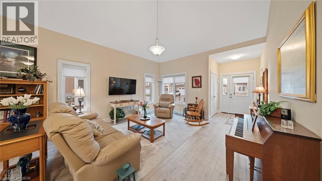 #10 744 NELSON Street W - 6