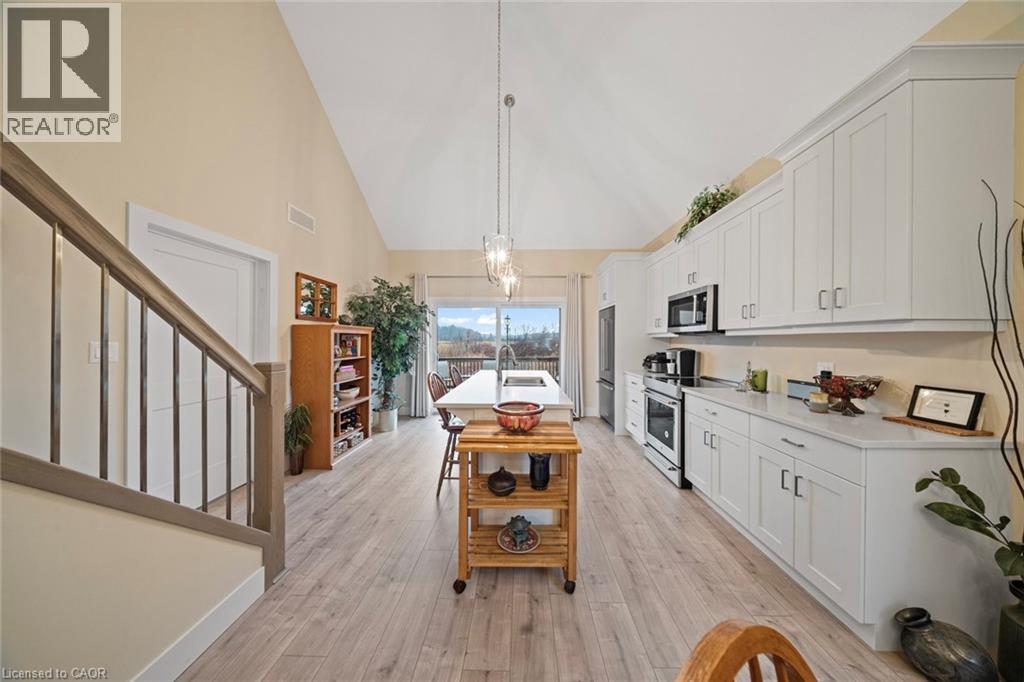 #10 744 NELSON Street W - 11