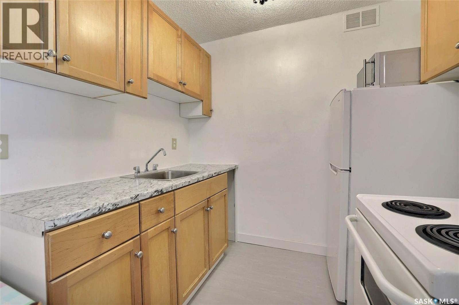 #101 590 LAURIER STREET - 8