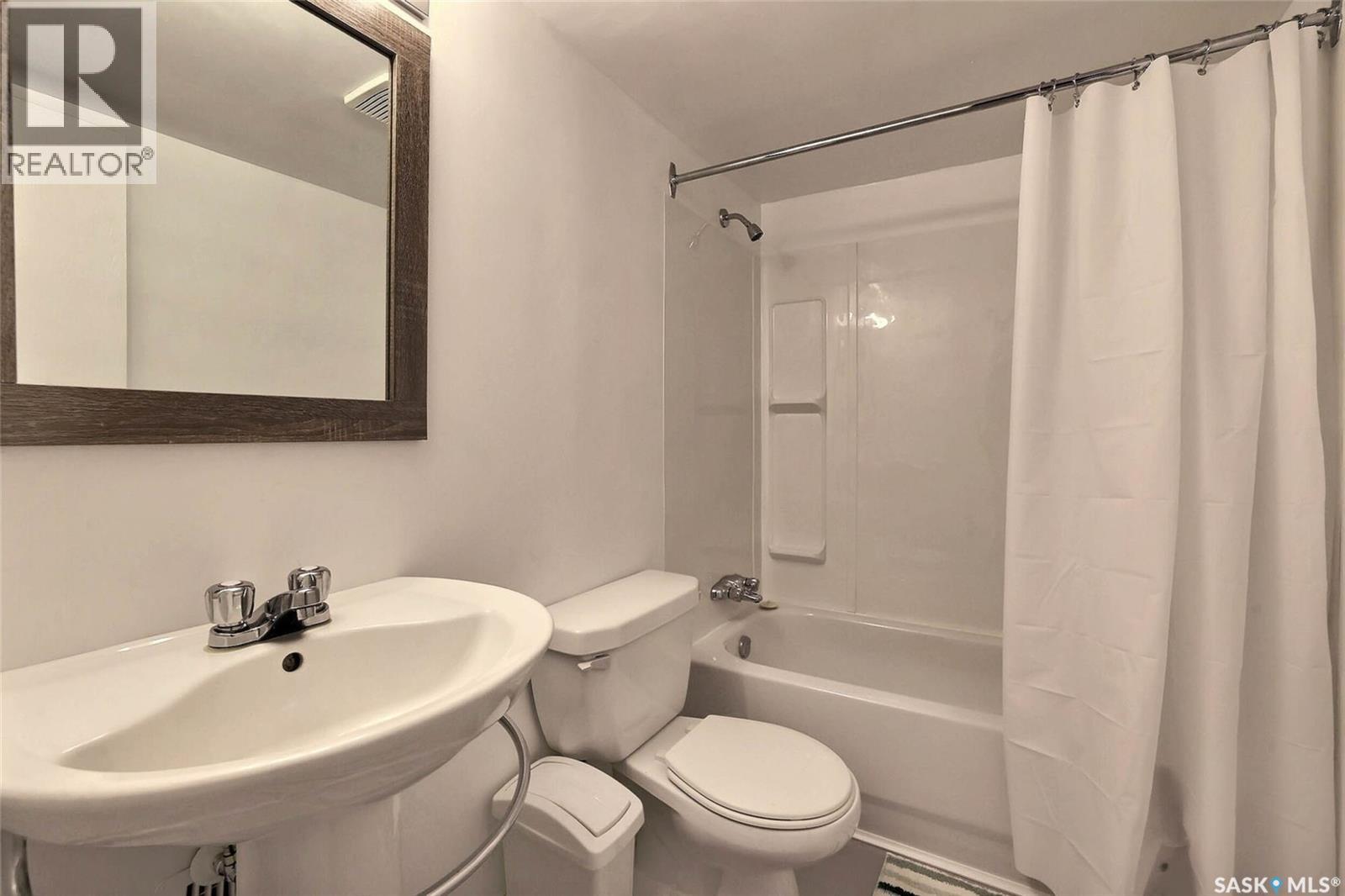 #101 590 LAURIER STREET - 9