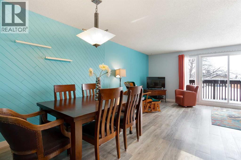 Single Family House Bi-level for Sale in  Berkley Drive NW Beddington Heights Calgary 