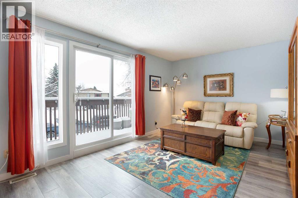 Single Family House Bi-level for Sale in  Berkley Drive NW Beddington Heights Calgary 