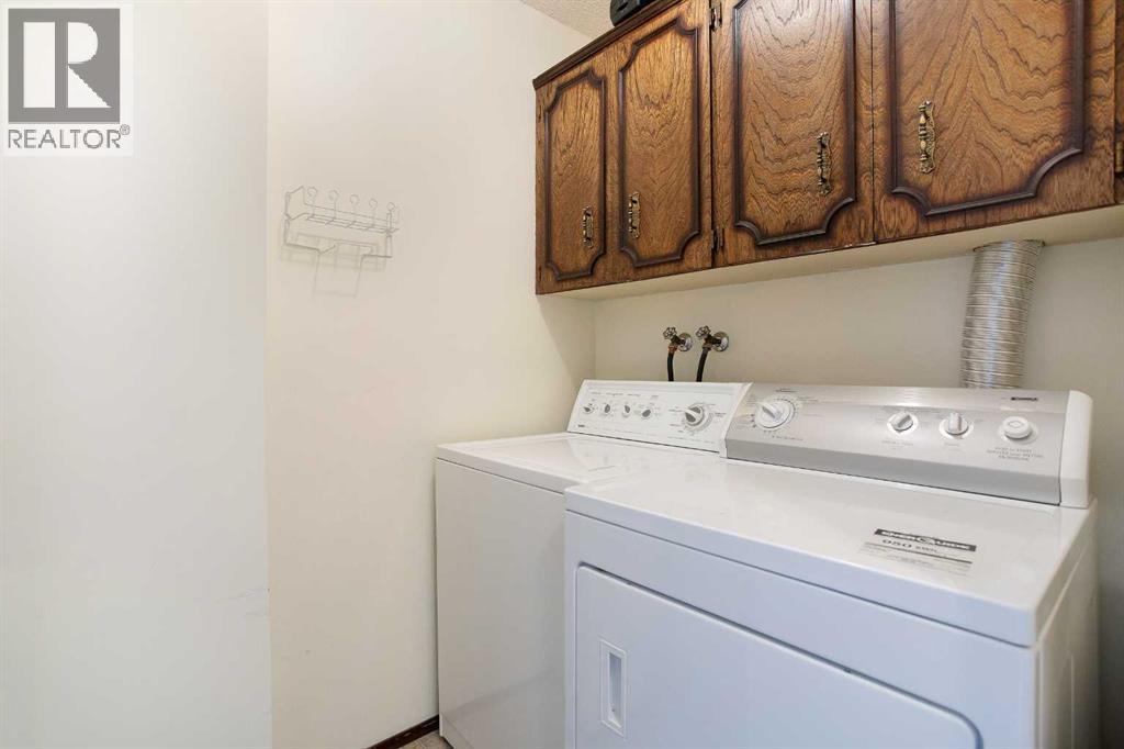 Single Family House Bi-level for Sale in  Berkley Drive NW Beddington Heights Calgary 