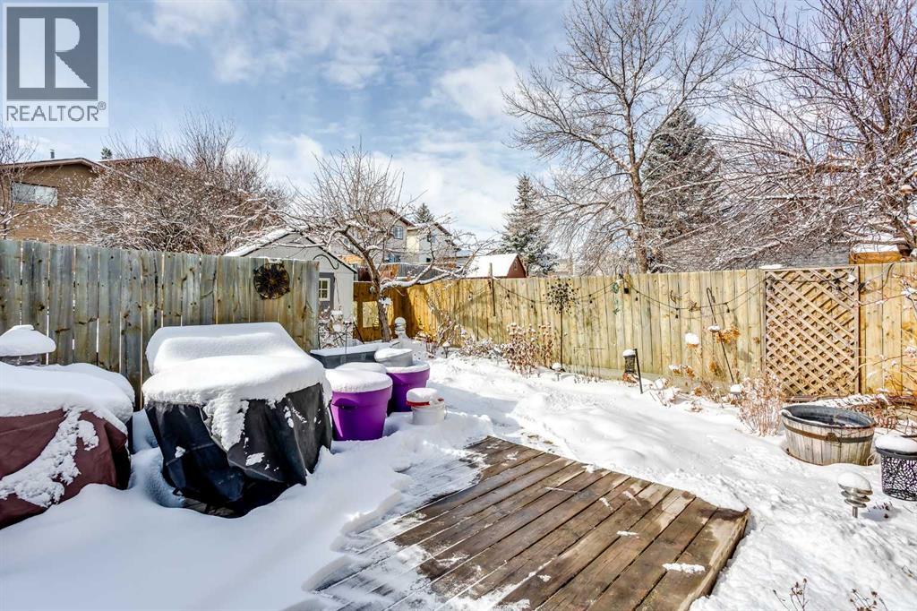 Single Family House Bi-level for Sale in  Berkley Drive NW Beddington Heights Calgary 