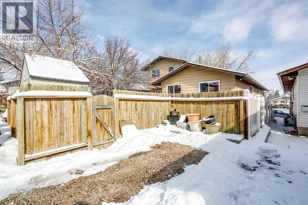 Single Family House Bi-level for Sale in  Berkley Drive NW Beddington Heights Calgary 