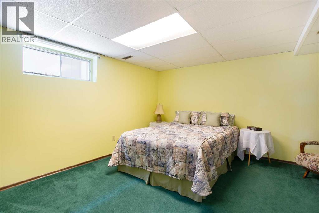 Single Family House Bi-level for Sale in  Berkley Drive NW Beddington Heights Calgary 