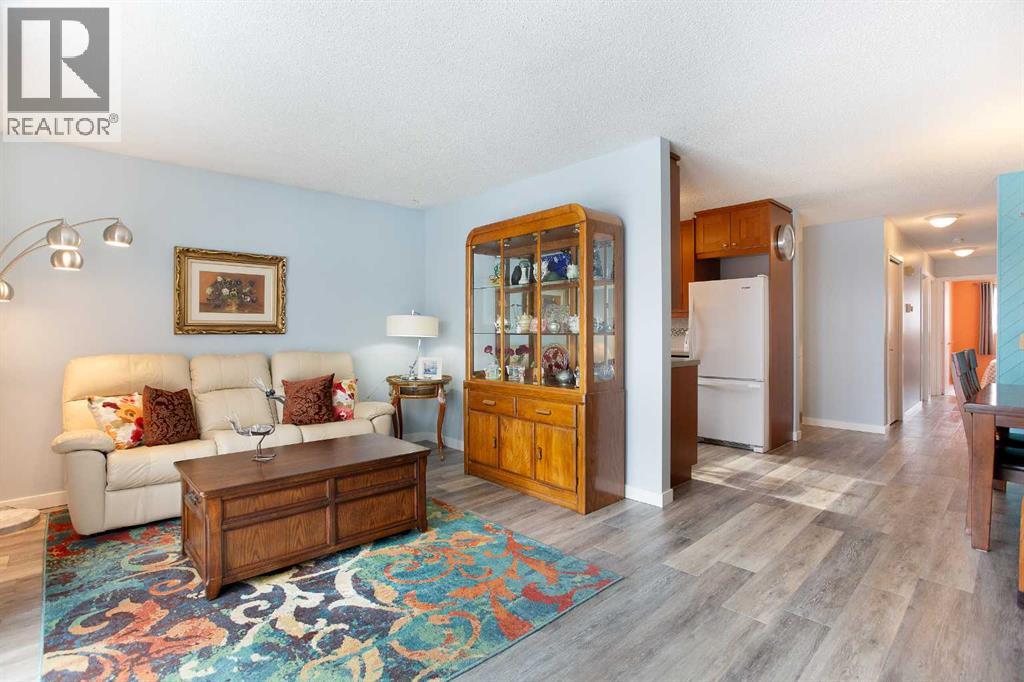 Single Family House Bi-level for Sale in  Berkley Drive NW Beddington Heights Calgary 