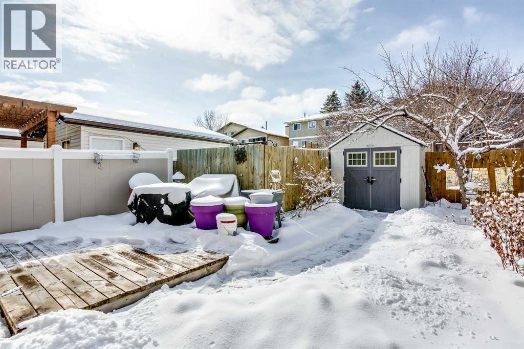 Single Family House Bi-level for Sale in  Berkley Drive NW Beddington Heights Calgary 