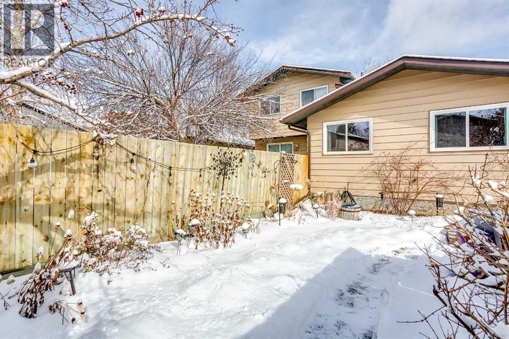 Single Family House Bi-level for Sale in  Berkley Drive NW Beddington Heights Calgary 