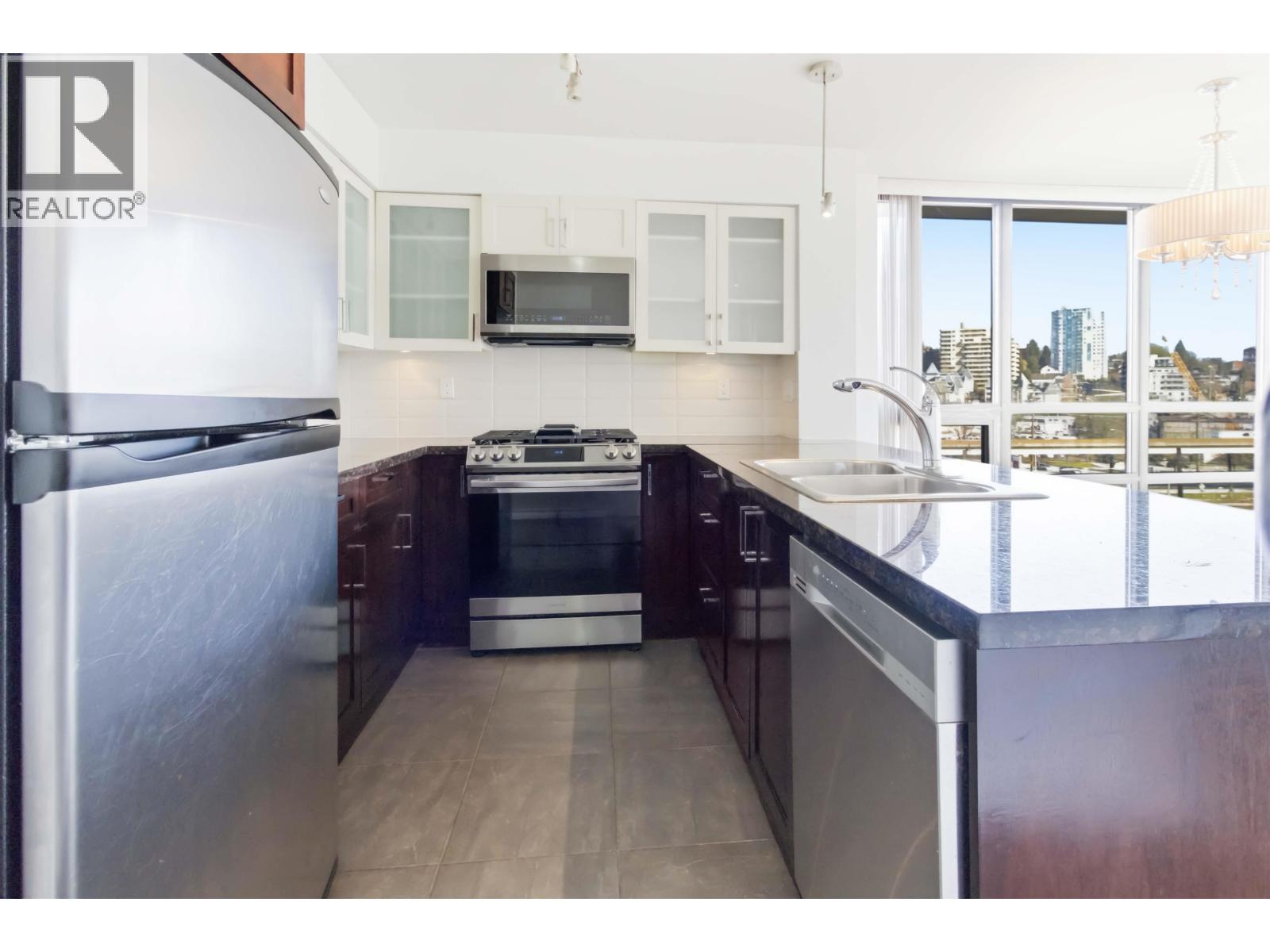 601 1 RENAISSANCE SQUARE, New Westminster