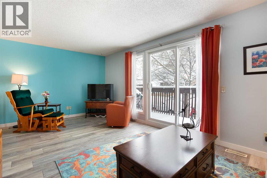 Single Family House Bi-level for Sale in  Berkley Drive NW Beddington Heights Calgary 