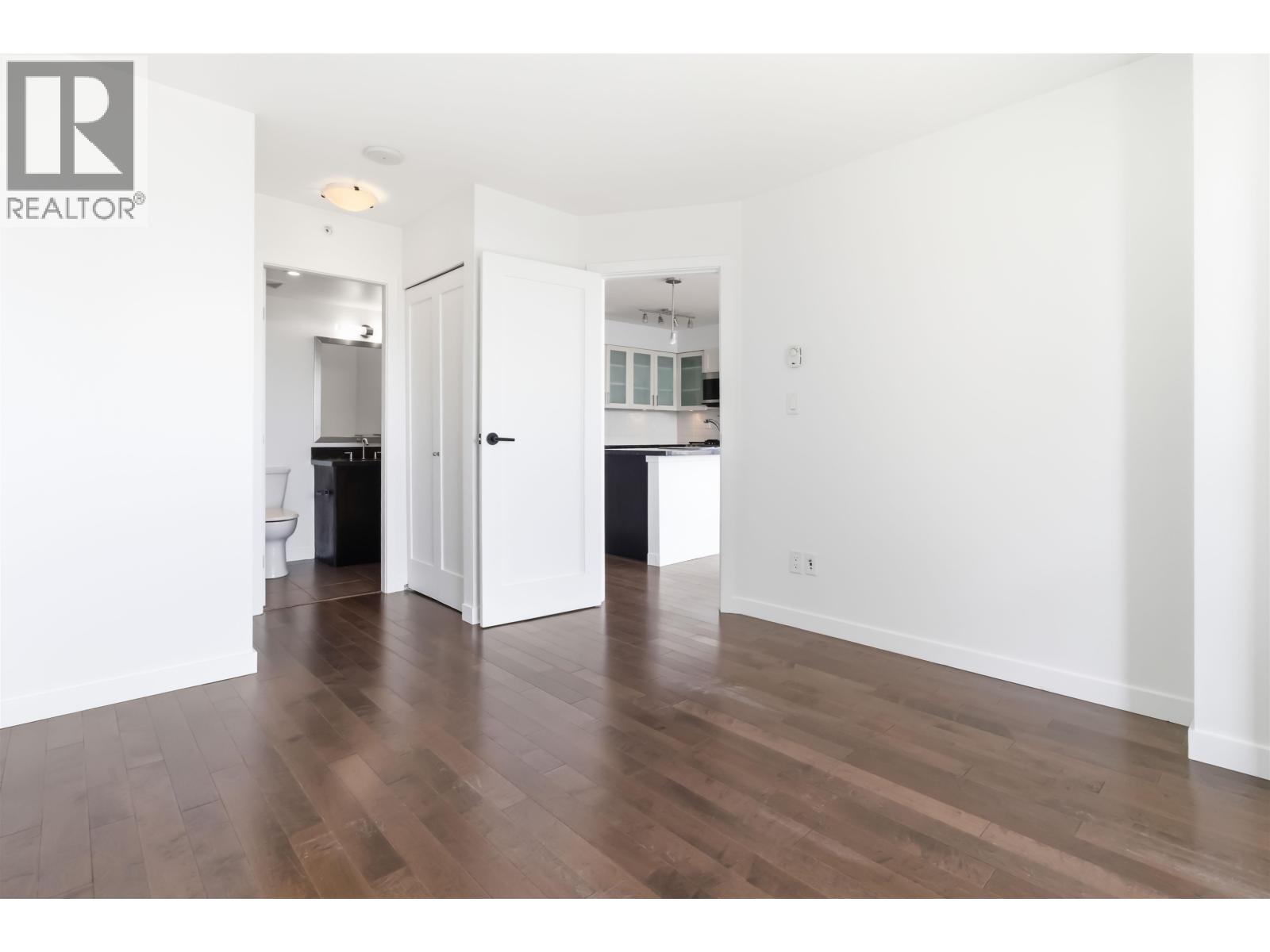 601 1 RENAISSANCE SQUARE, New Westminster