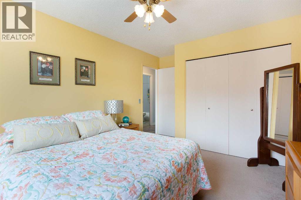 Single Family House Bi-level for Sale in  Berkley Drive NW Beddington Heights Calgary 