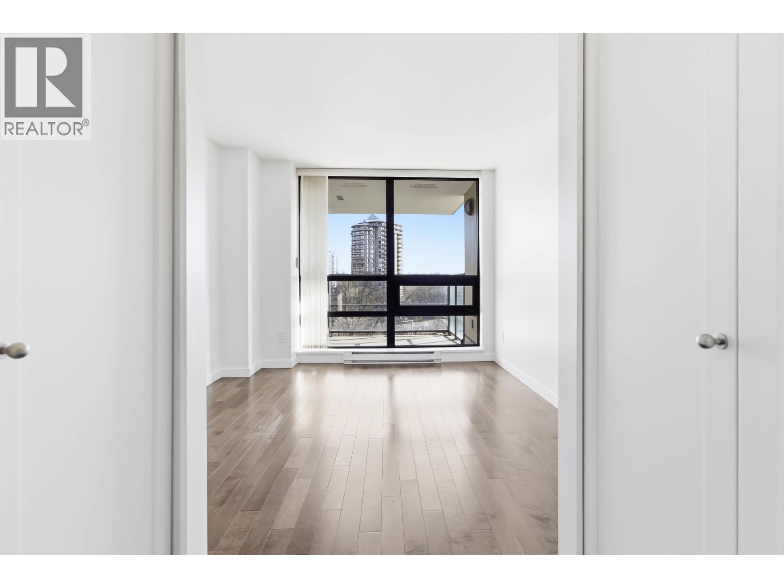 601 1 RENAISSANCE SQUARE, New Westminster