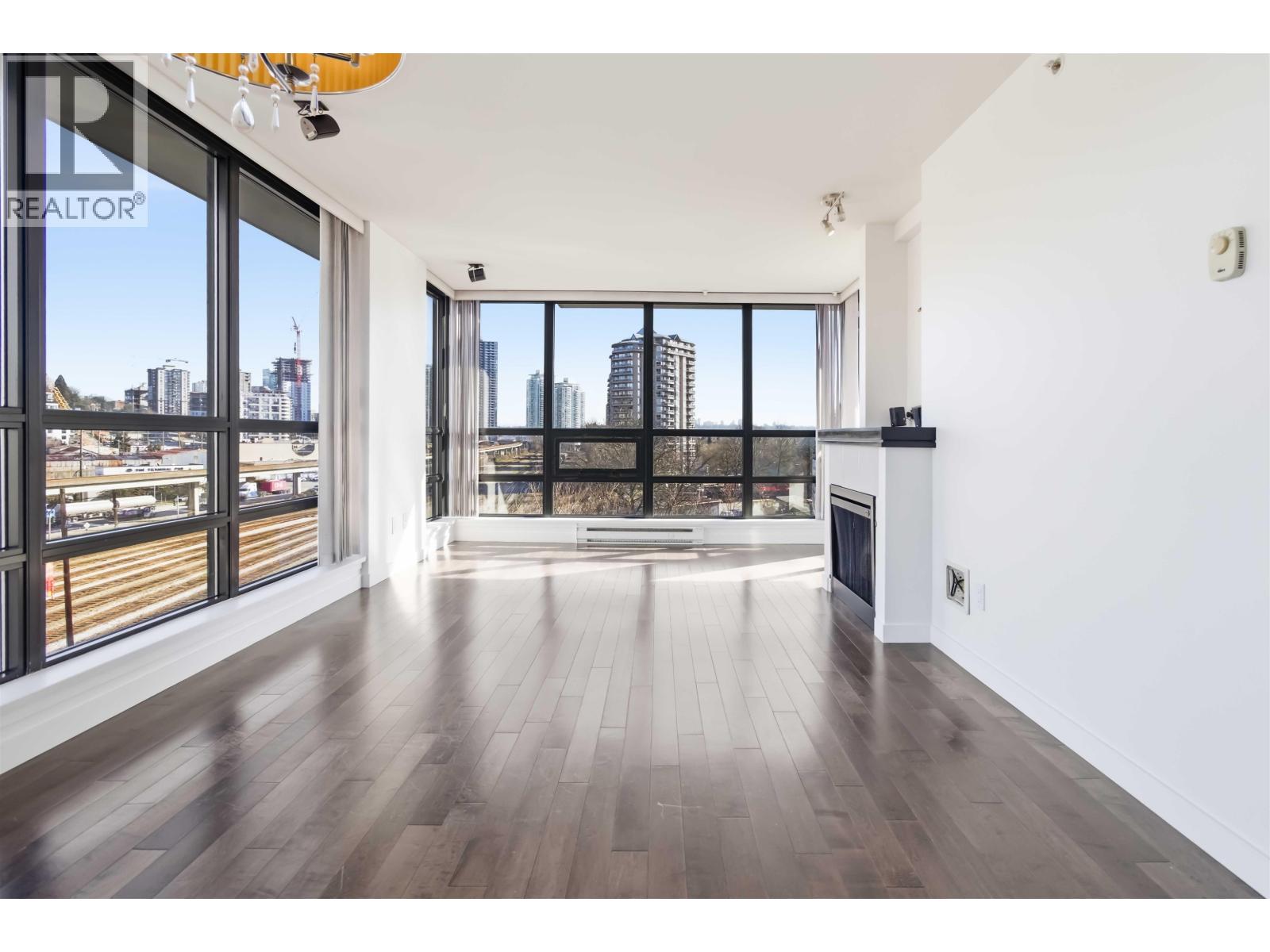 601 1 RENAISSANCE SQUARE, New Westminster