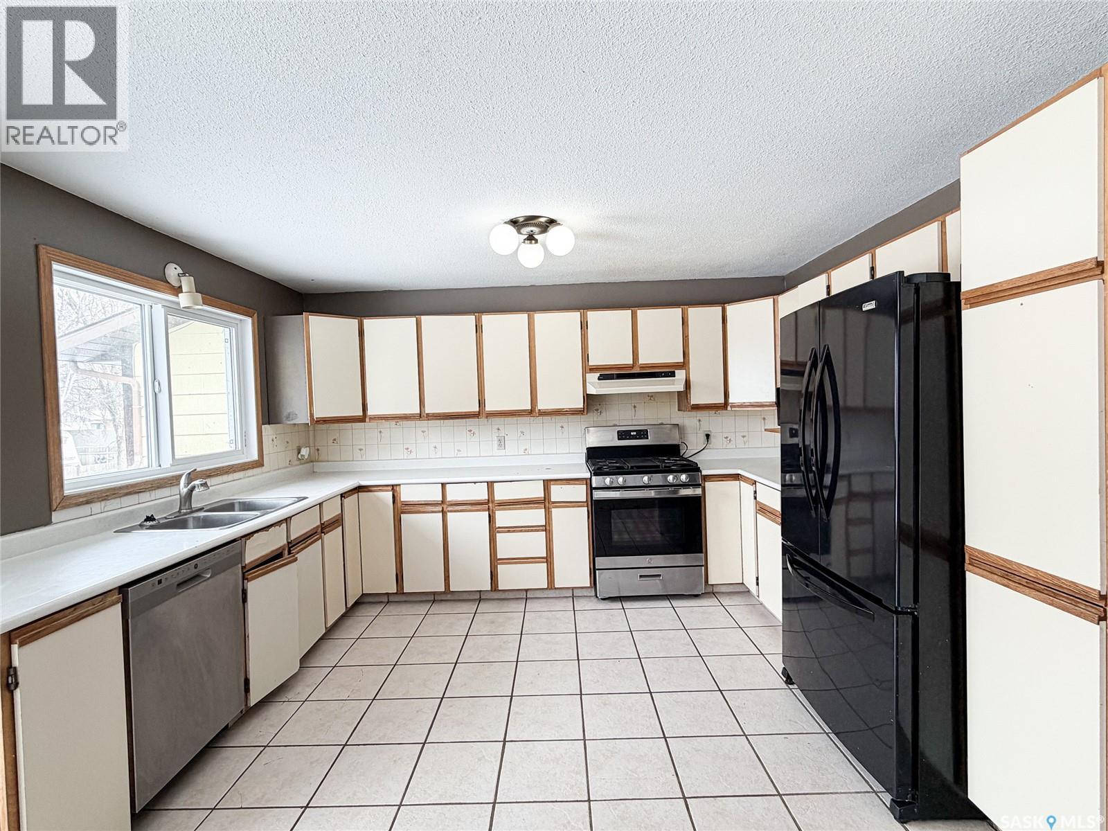 503 6TH AVENUE W - 6