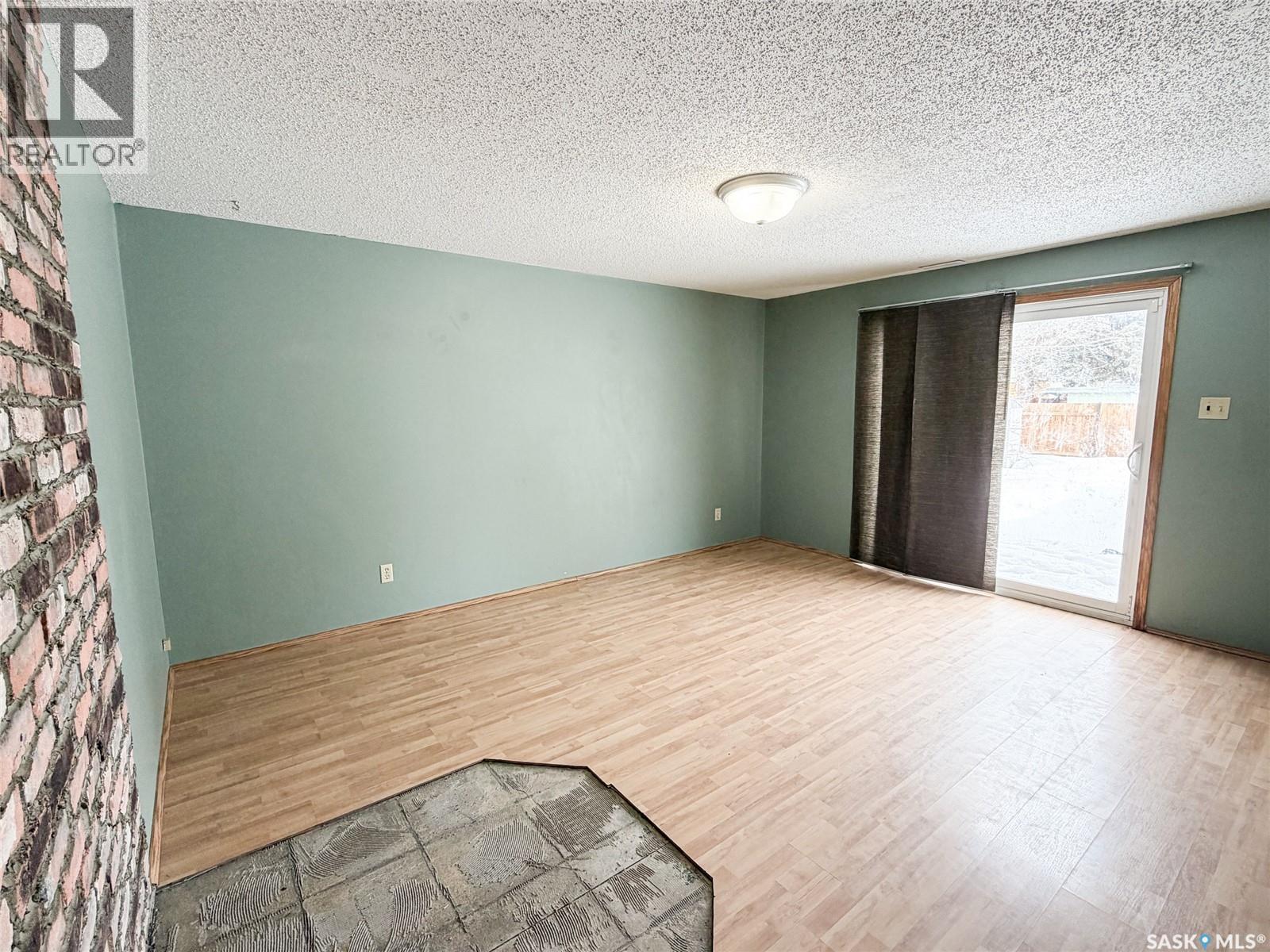 503 6TH AVENUE W - 19