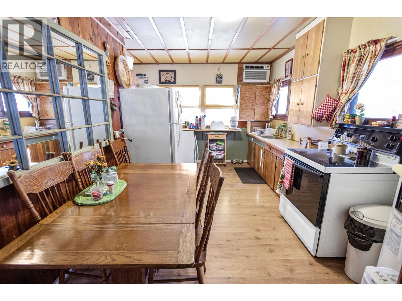 1581 Neimi Road, Christina Lake