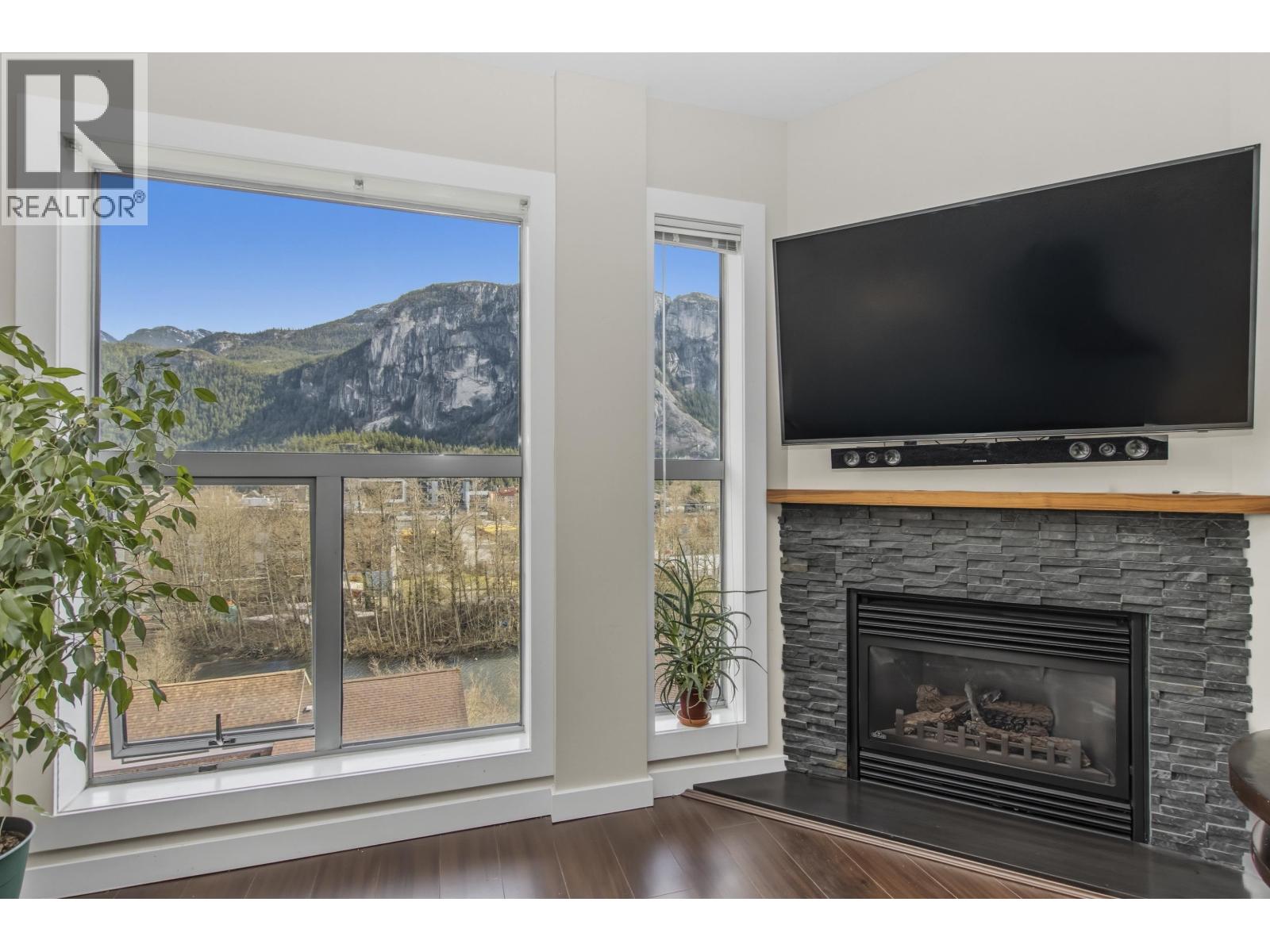 612 1212 MAIN STREET, Squamish