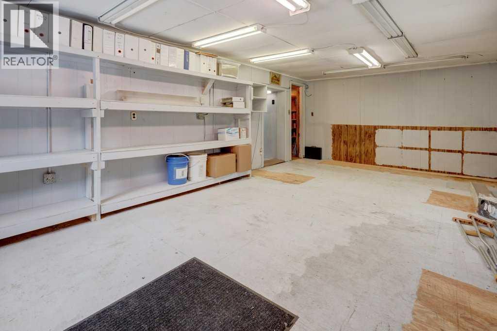 
          221 31 Avenue Northeast
            <br/>
            <span>Calgary</span>
            , 
            <span>AB</span>
             <span>T2E2G1</span>
         - Photo 31