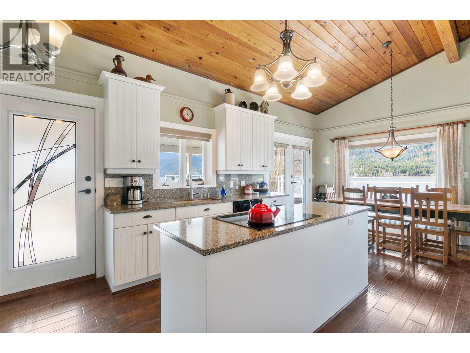  82 Montcalm Crescent, Sicamous