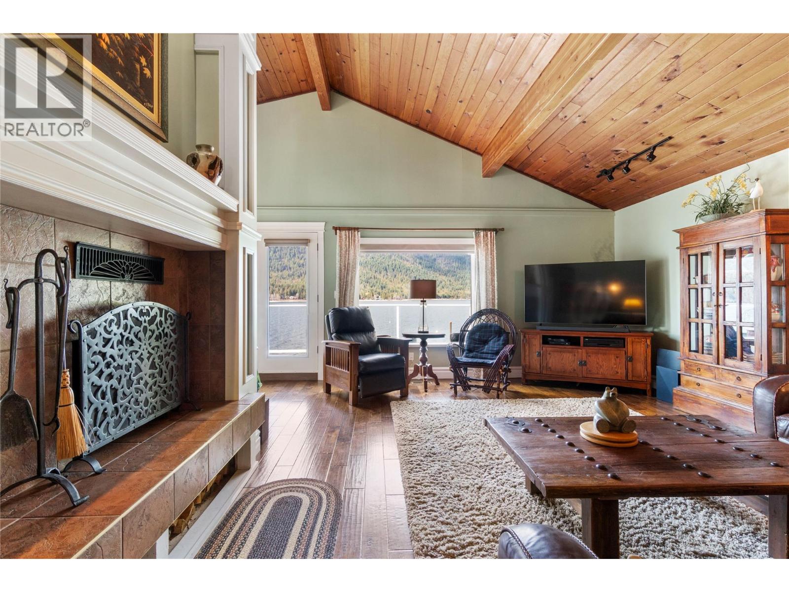  82 Montcalm Crescent, Sicamous