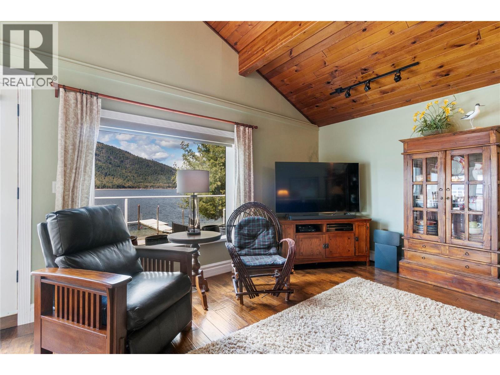 82 Montcalm Crescent, Sicamous