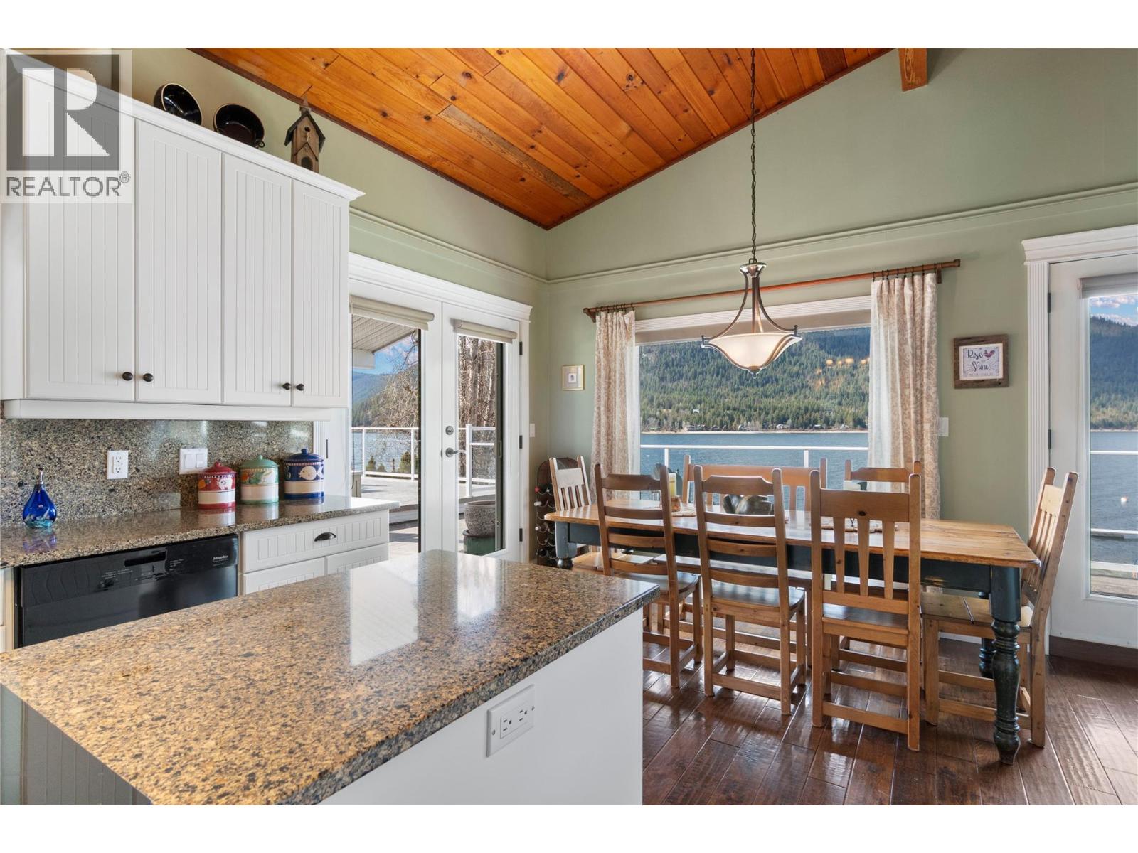  82 Montcalm Crescent, Sicamous