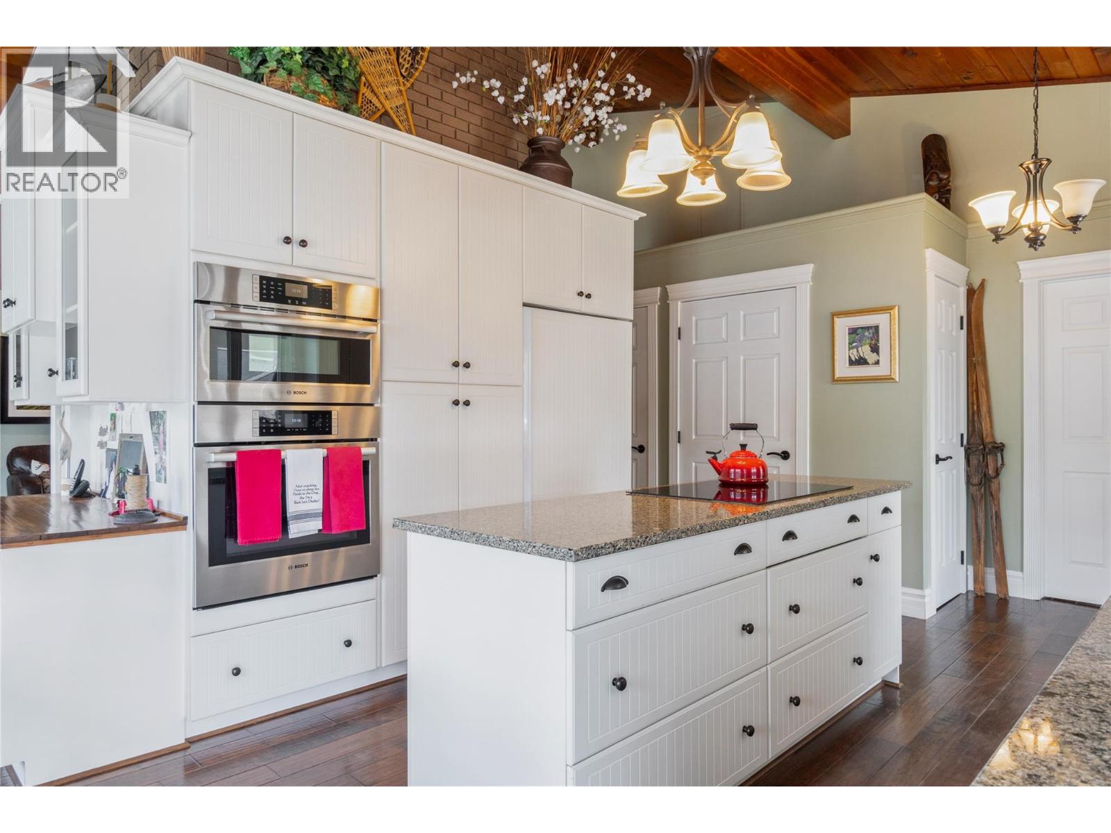  82 Montcalm Crescent, Sicamous