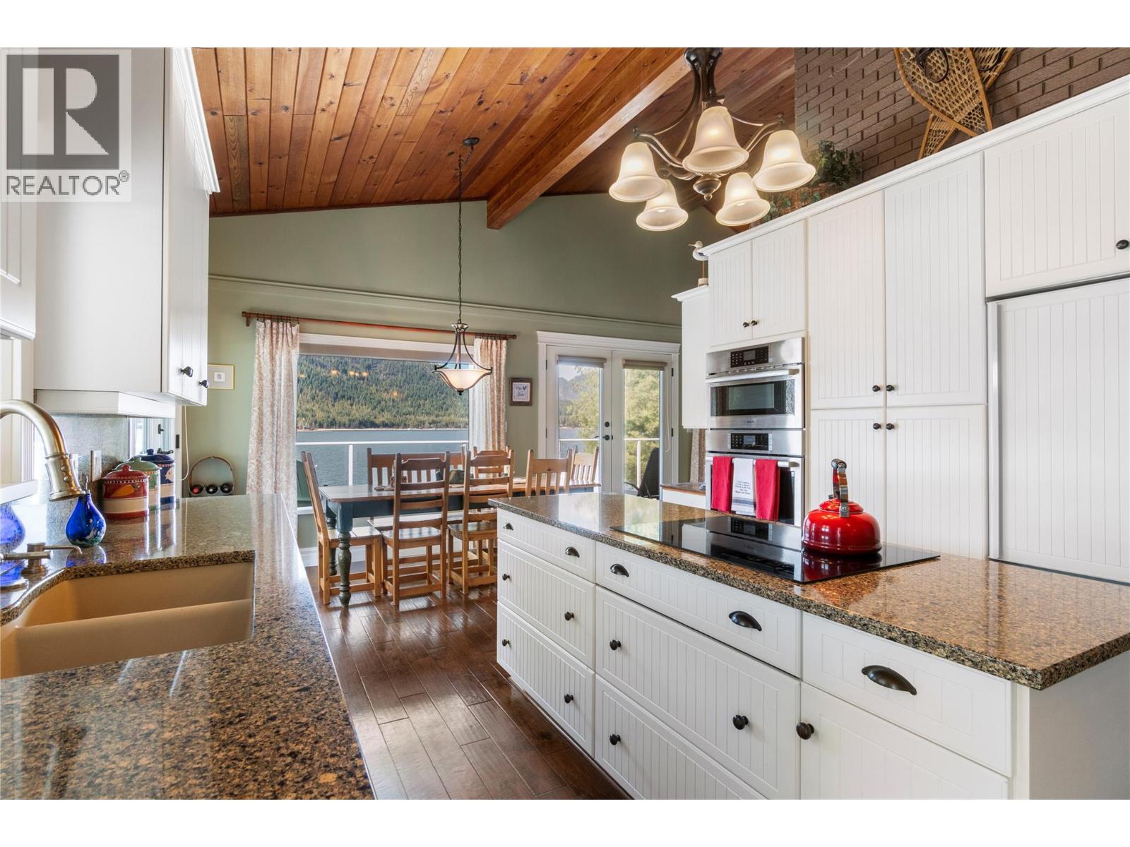  82 Montcalm Crescent, Sicamous