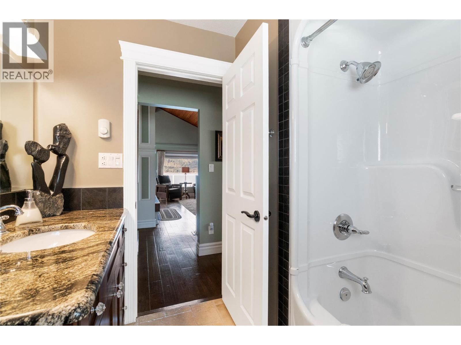  82 Montcalm Crescent, Sicamous