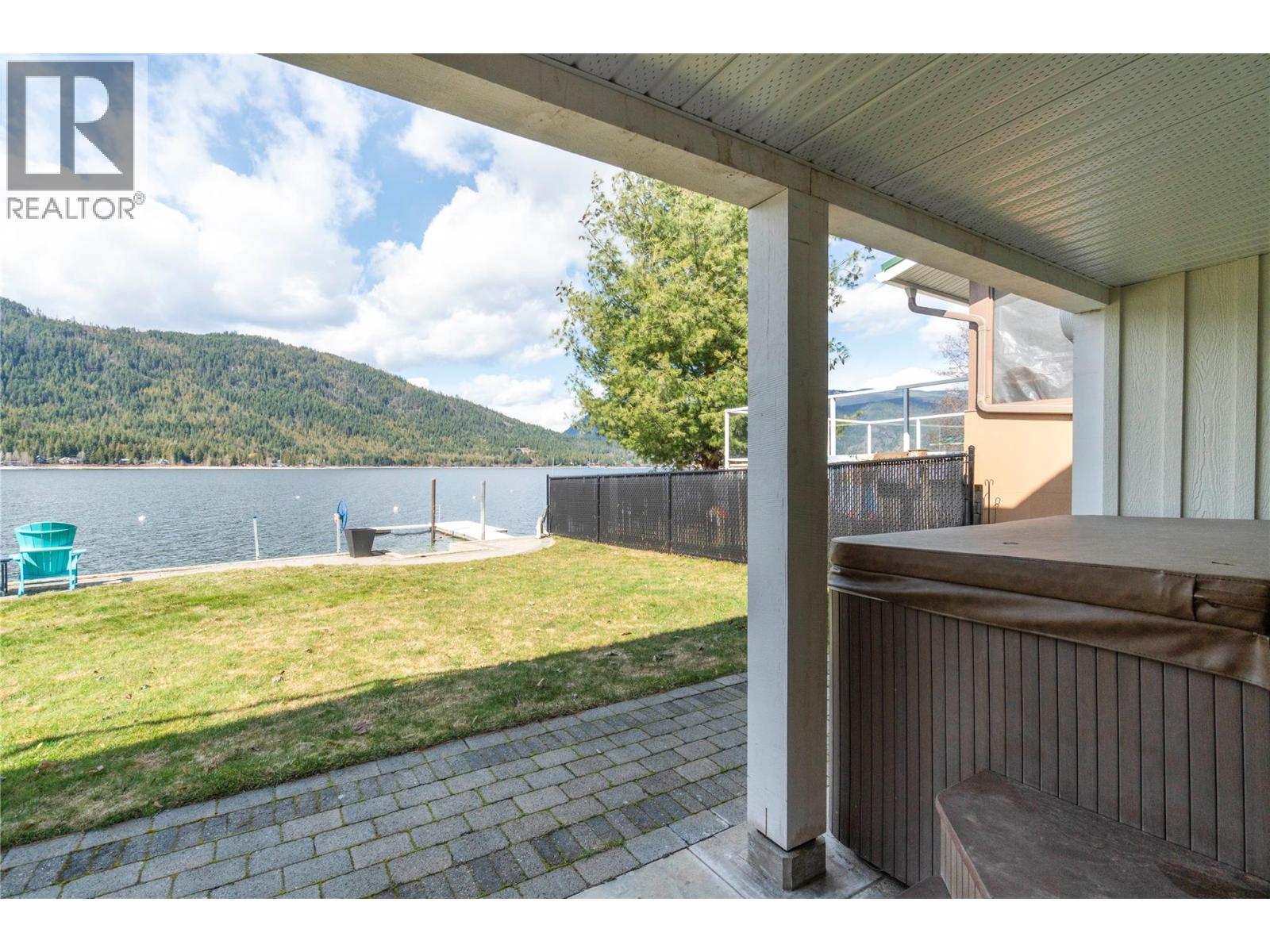  82 Montcalm Crescent, Sicamous