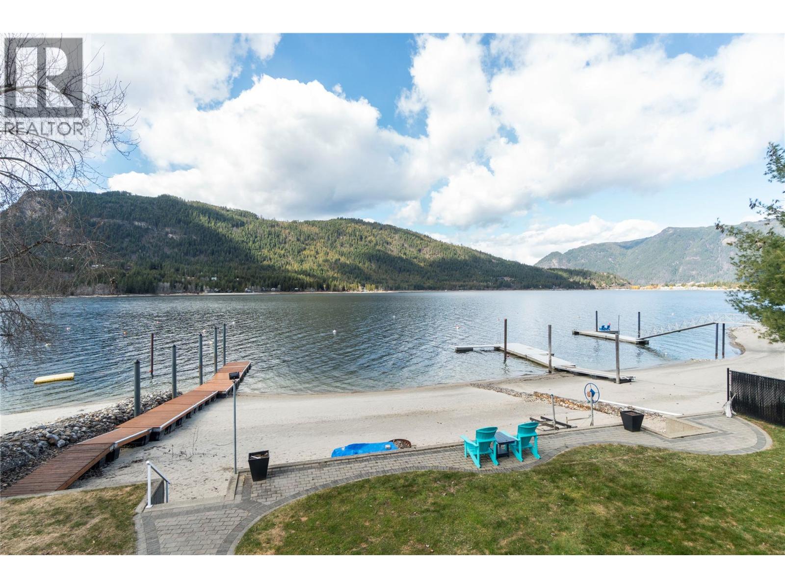  82 Montcalm Crescent, Sicamous