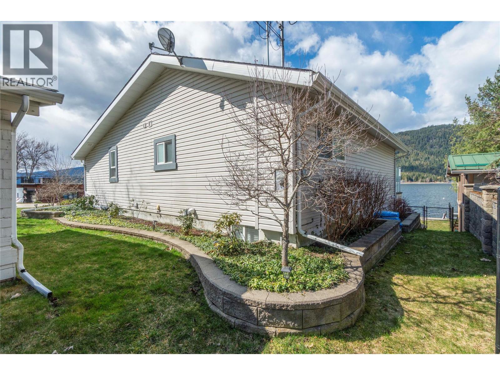  82 Montcalm Crescent, Sicamous