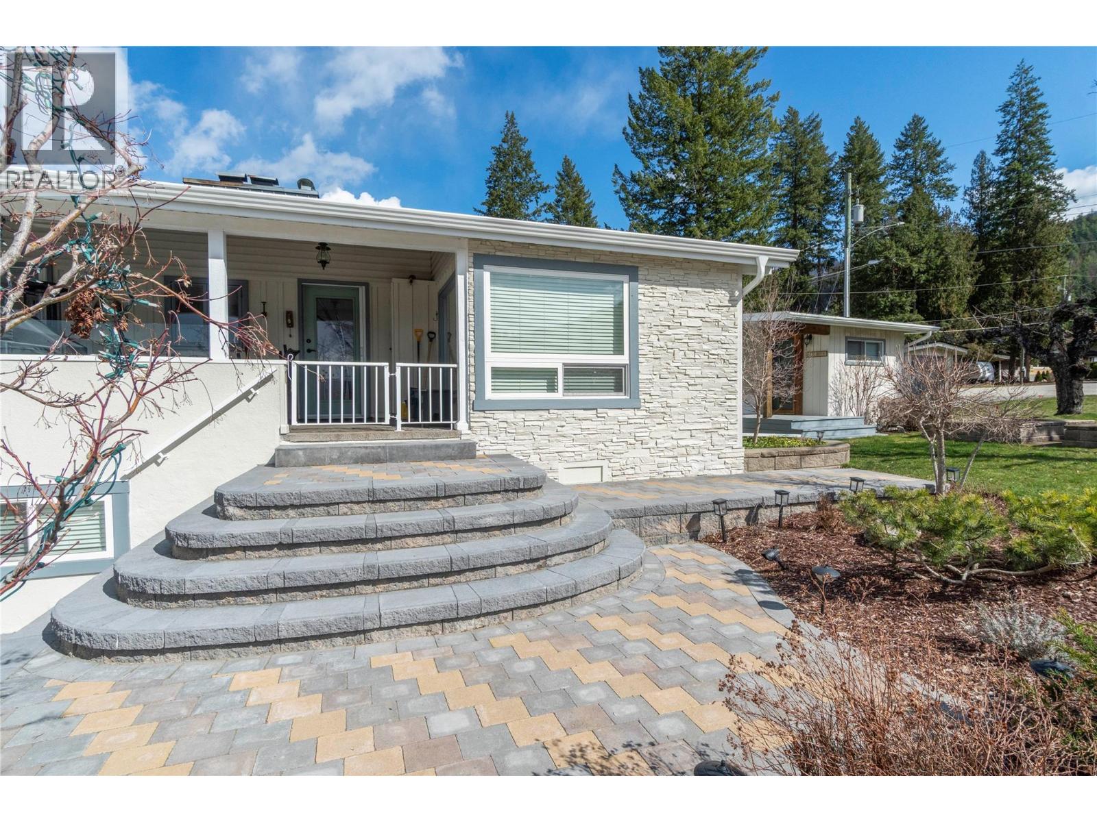  82 Montcalm Crescent, Sicamous